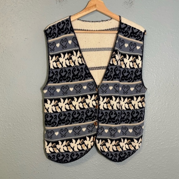 Vintage Women's Knit Blue White Stripe Heart Cottagecore Vest - Picture 2 of 9